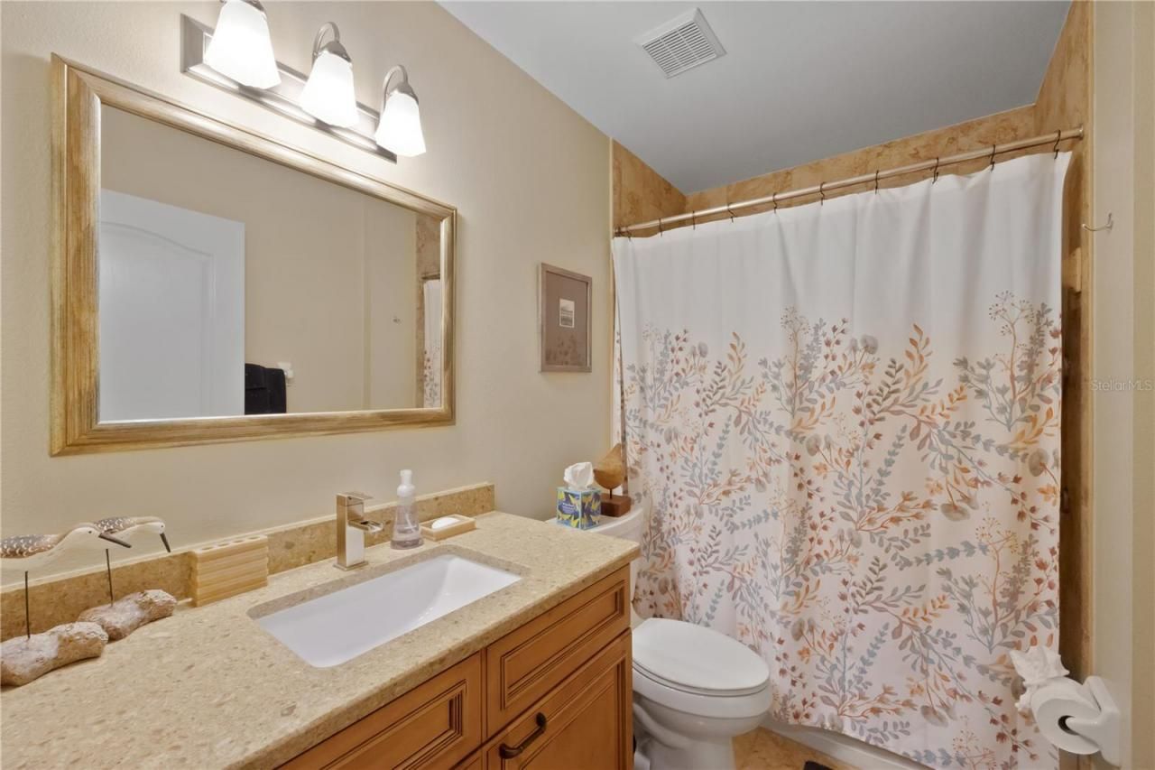 9611 Castle Point Drive, Unit 915, Sarasota, FL 34238 Photo