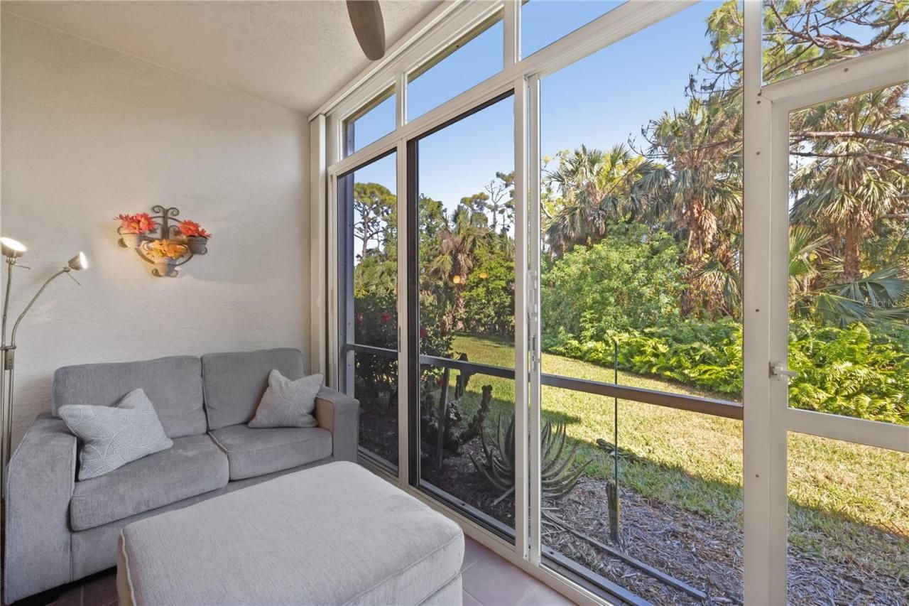 9611 Castle Point Drive, Unit 915, Sarasota, FL 34238 Photo