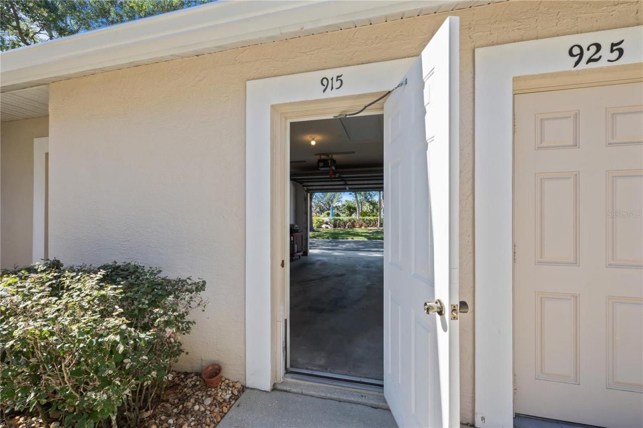 9611 Castle Point Drive, Unit 915, Sarasota, FL 34238 Photo