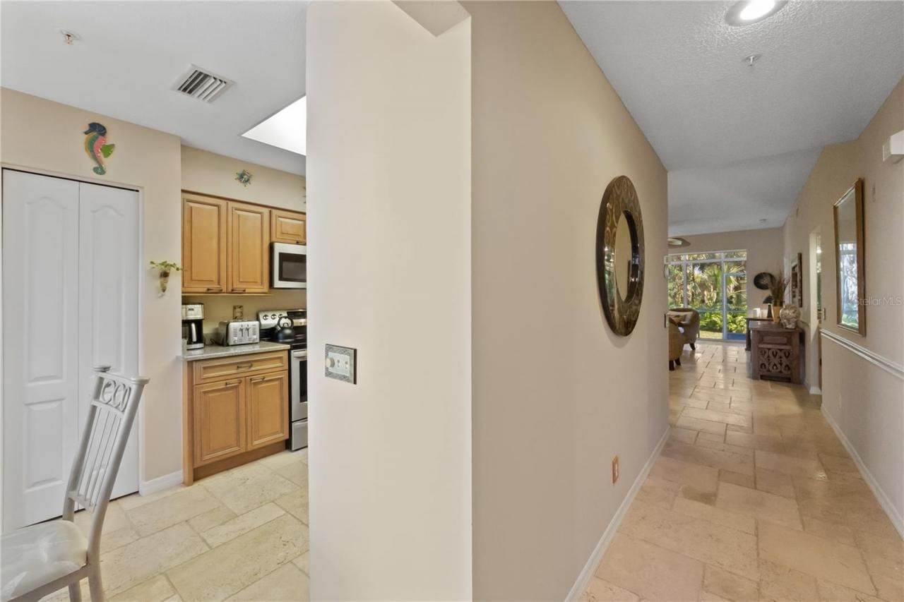 9611 Castle Point Drive, Unit 915, Sarasota, FL 34238 Photo