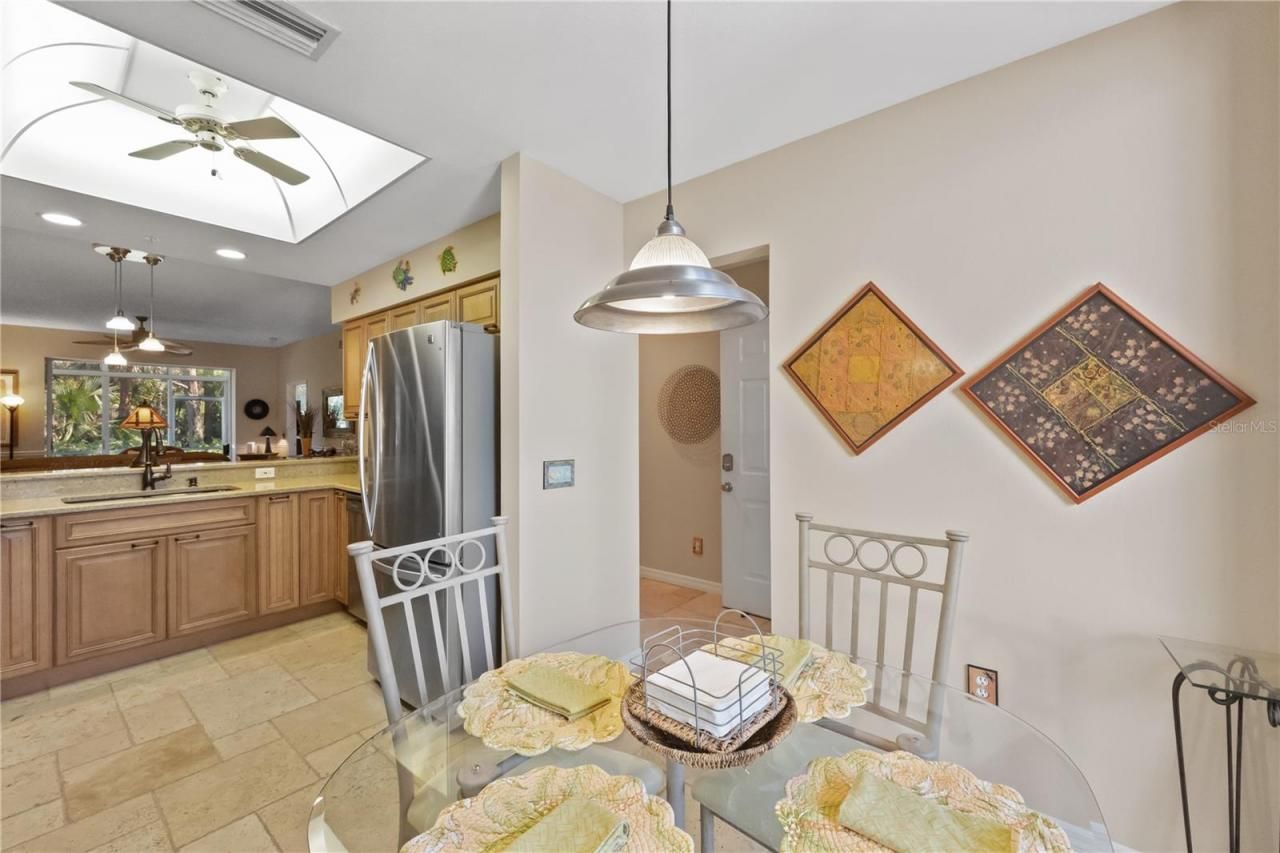 9611 Castle Point Drive, Unit 915, Sarasota, FL 34238 Photo