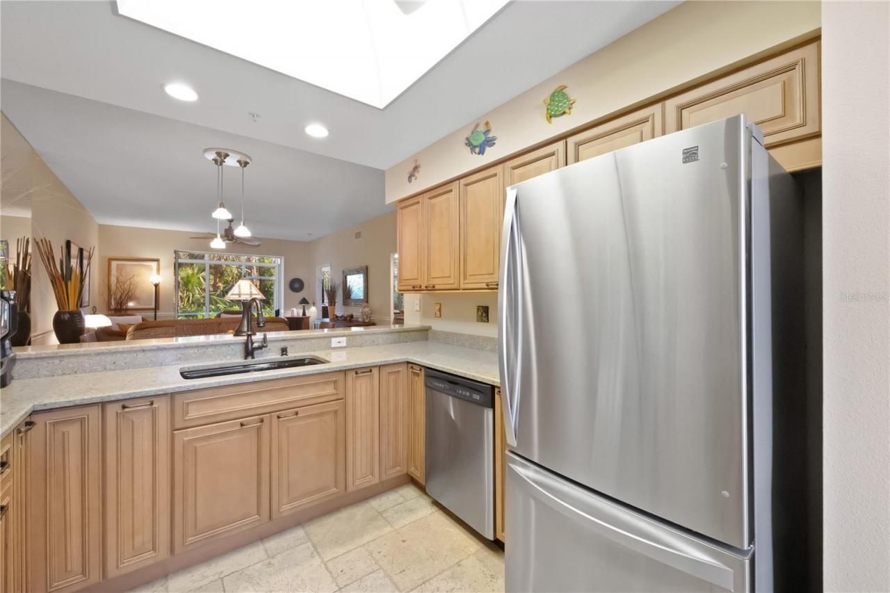 9611 Castle Point Drive, Unit 915, Sarasota, FL 34238 Photo