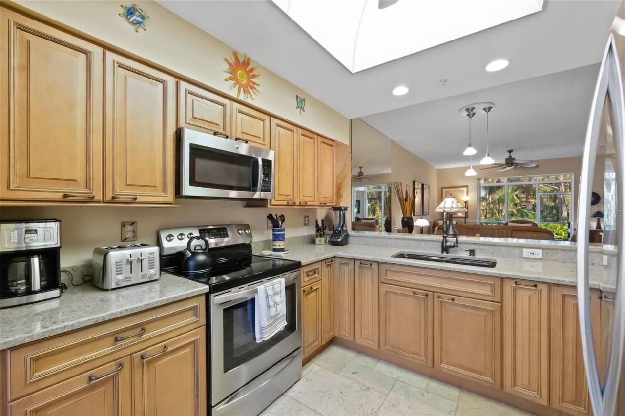9611 Castle Point Drive, Unit 915, Sarasota, FL 34238 Photo
