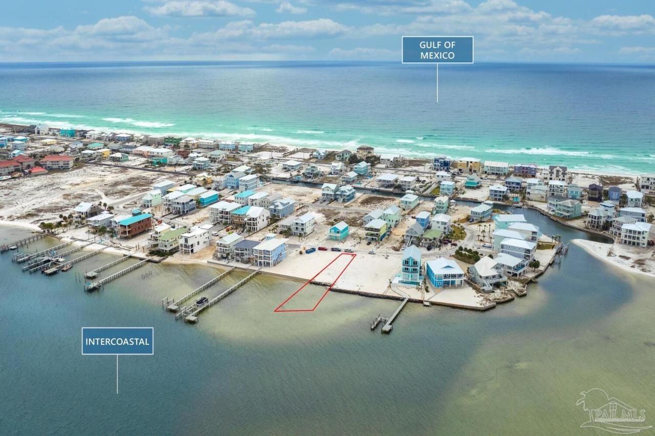 7362 Grand Navarre Blvd, Navarre Beach, FL 32566 Main Photo