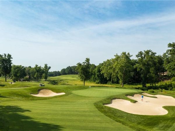 16201 Spyglass Court, Loch Lloyd, MO 64012