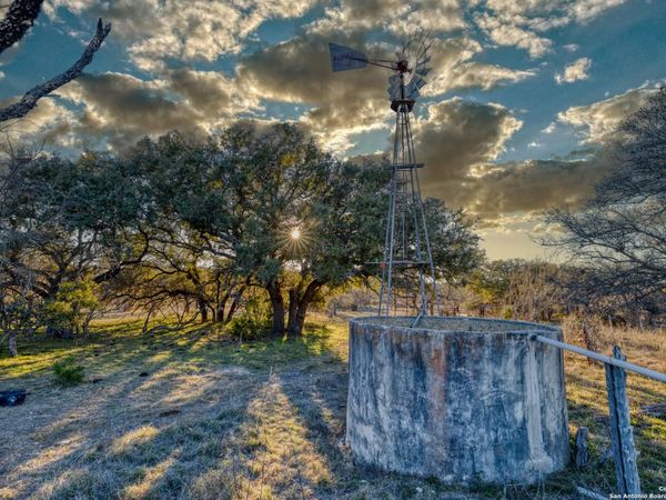 33309 State Hwy 55, Uvalde, TX 78801