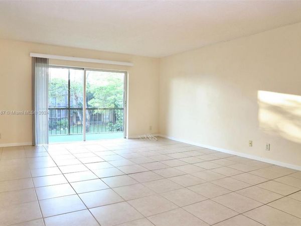 6001 N Falls Cir Dr, Unit 309, Lauderhill, FL 33319