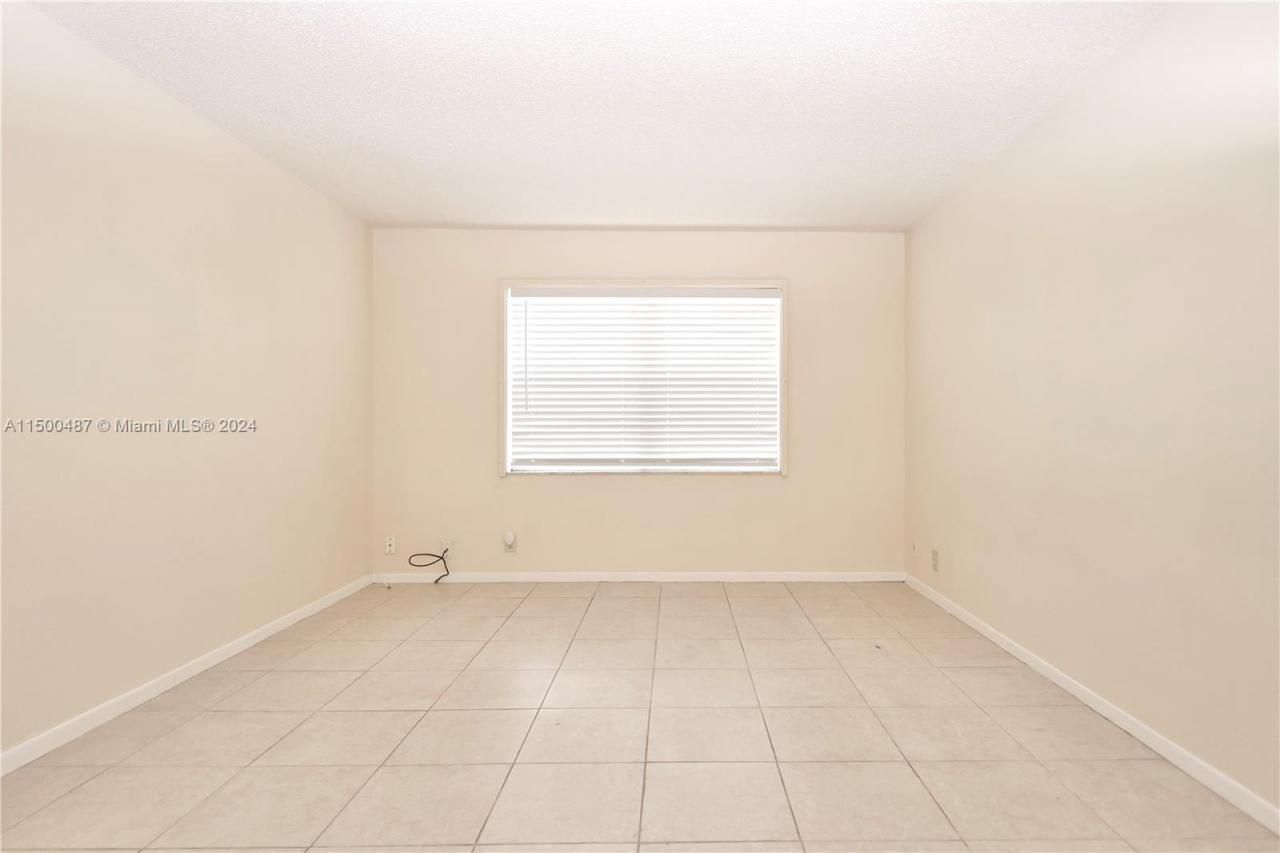 6001 N Falls Cir Dr, Unit 309, Lauderhill, FL 33319 Photo