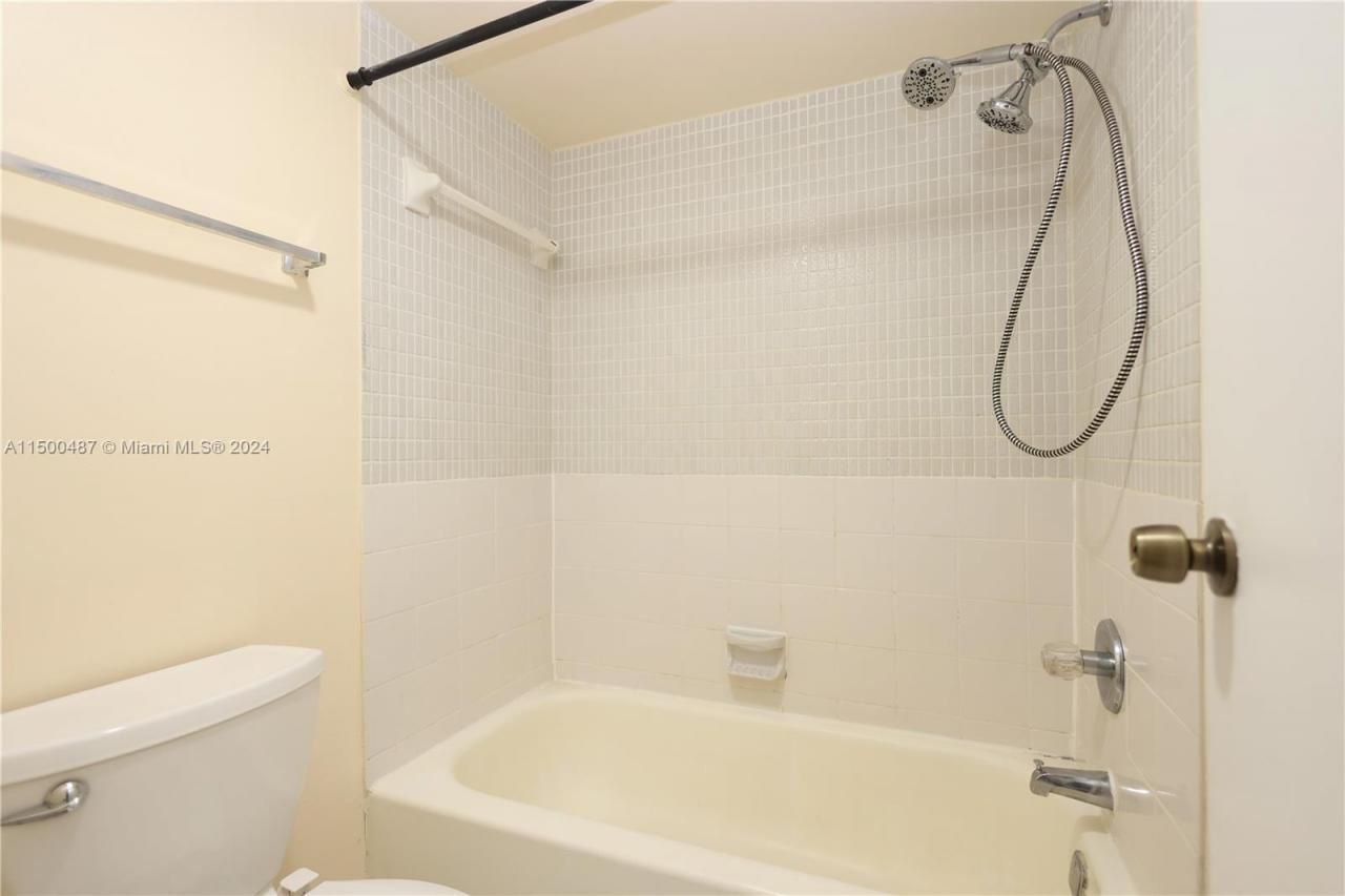 6001 N Falls Cir Dr, Unit 309, Lauderhill, FL 33319 Photo