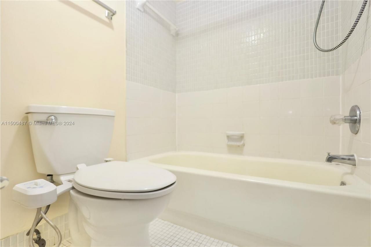 6001 N Falls Cir Dr, Unit 309, Lauderhill, FL 33319 Photo