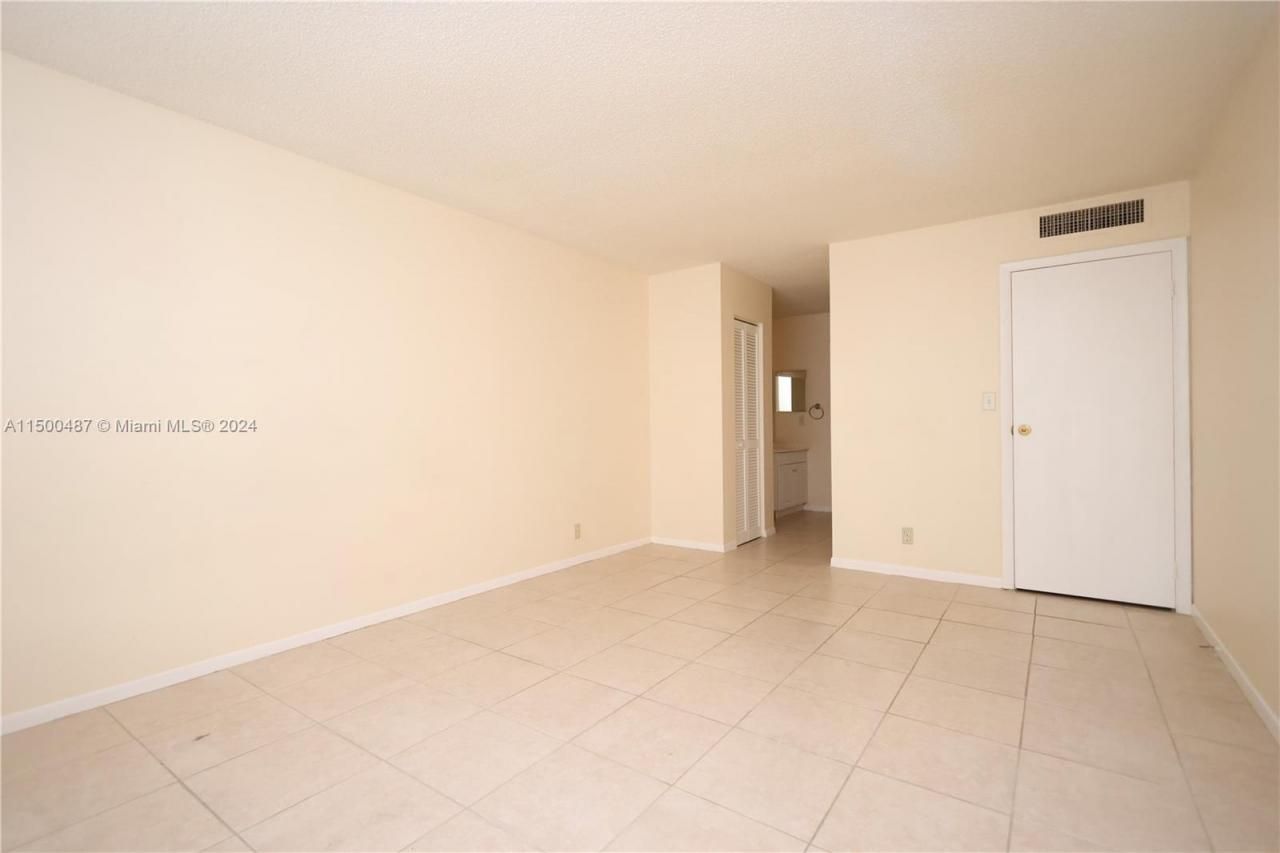 6001 N Falls Cir Dr, Unit 309, Lauderhill, FL 33319 Photo