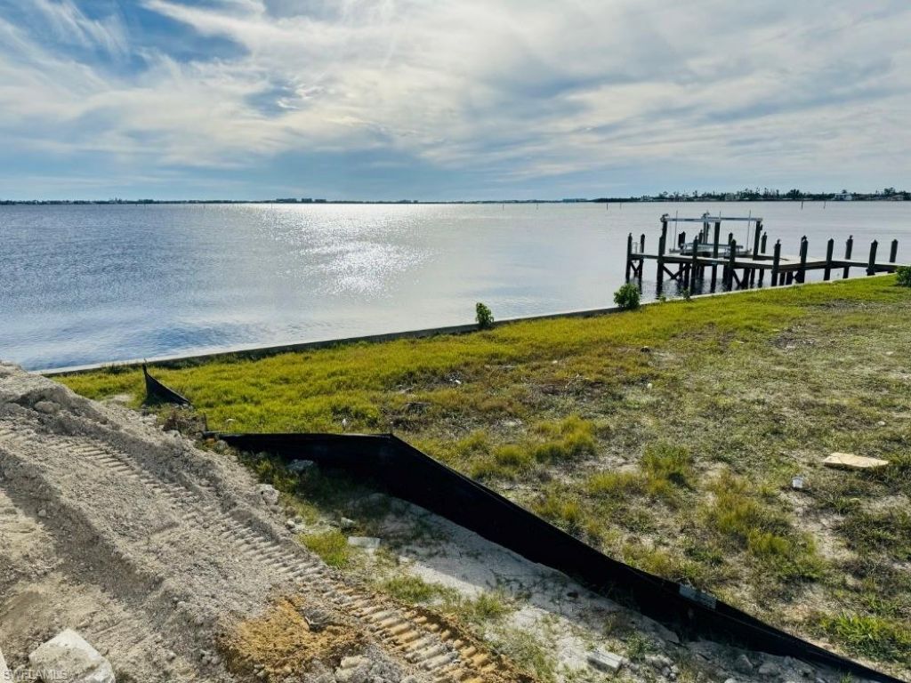 602 Coral Dr, Cape Coral, FL 33904 Photo