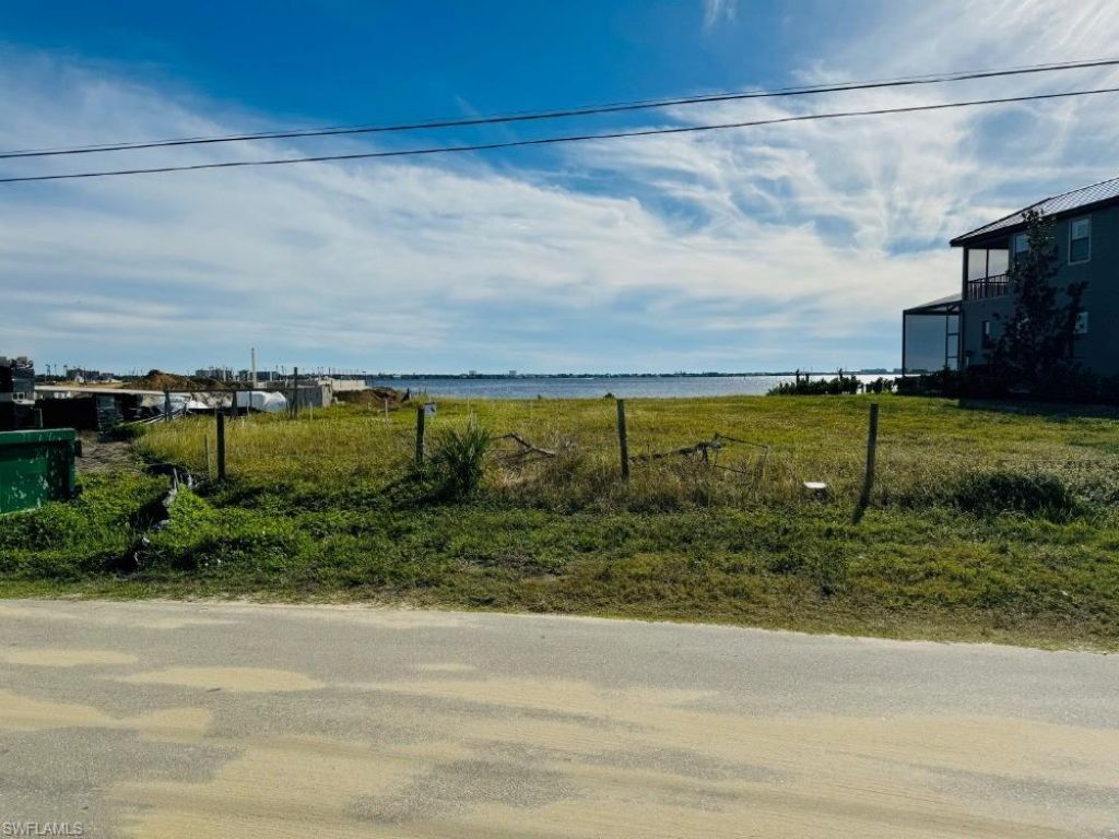 602 Coral Dr, Cape Coral, FL 33904 Photo