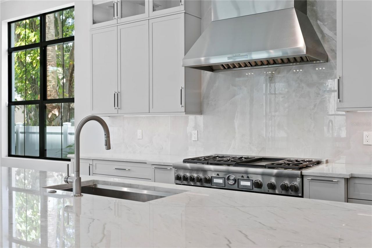 3109 W Knights Avenue, Tampa, FL 33611 Photo