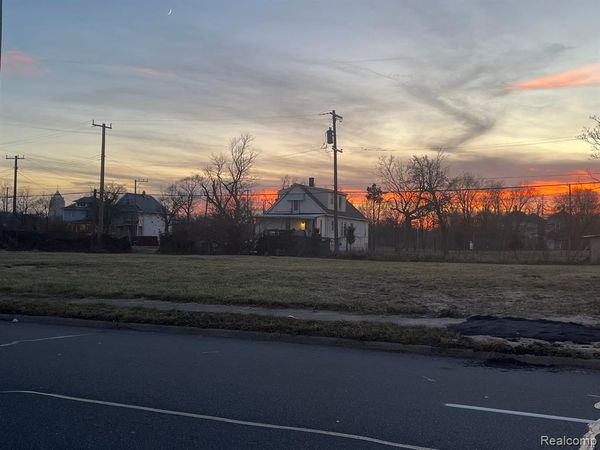 9041 CHRYSLER Drive, Detroit, MI 48211
