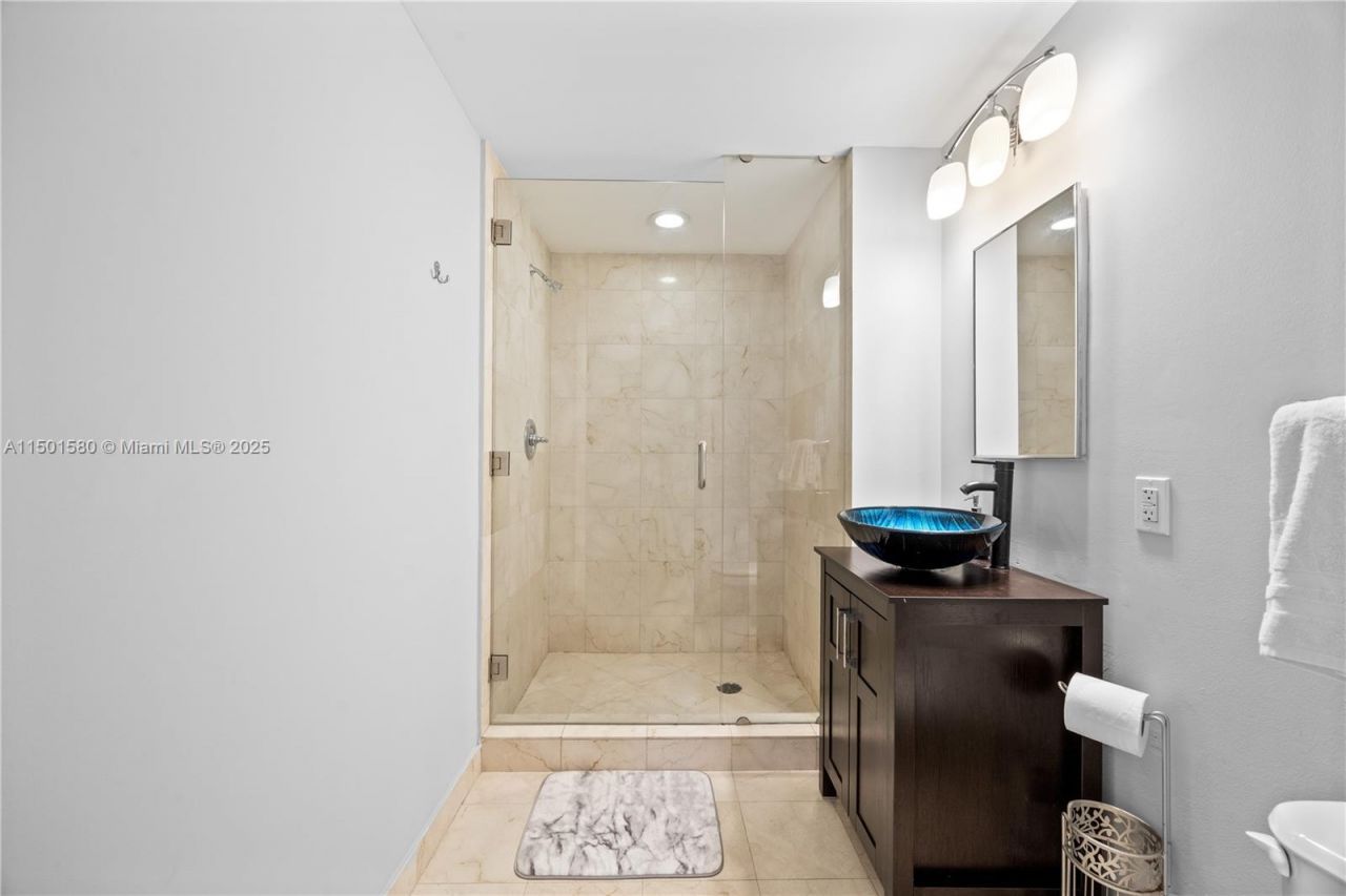 6365 Collins Ave, Unit 4106, Miami Beach, FL 33141 Photo