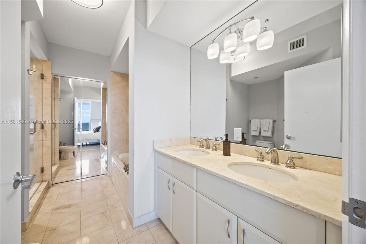 6365 Collins Ave, Unit 4106, Miami Beach, FL 33141 Photo
