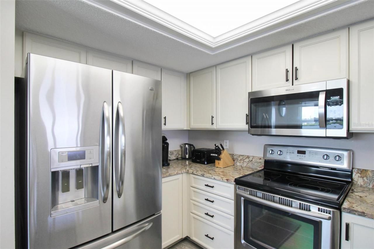 1389 Siesta Bayside Drive, Unit 1389-F, Sarasota, FL 34242 Photo