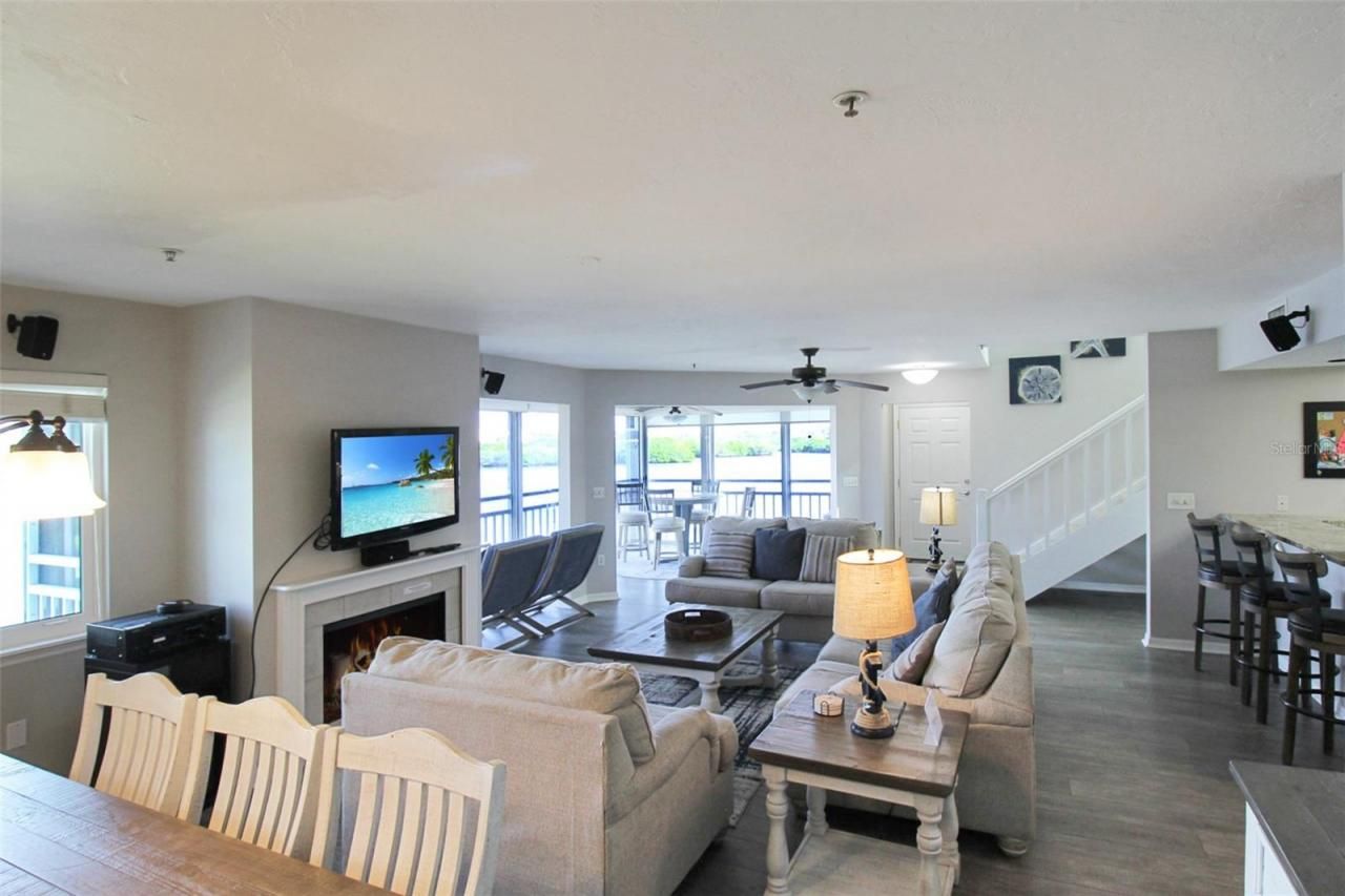 1389 Siesta Bayside Drive, Unit 1389-F, Sarasota, FL 34242 Photo