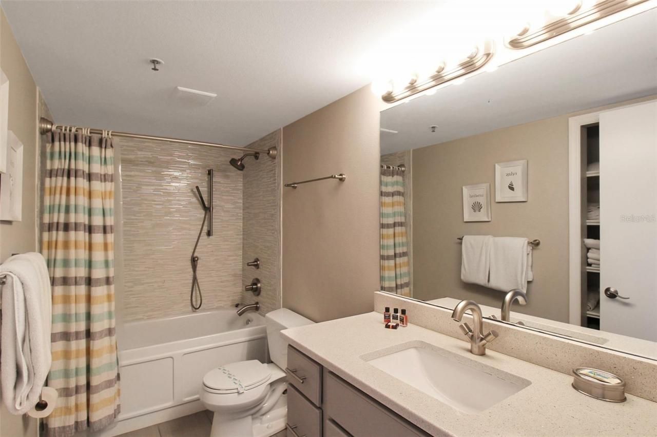 1389 Siesta Bayside Drive, Unit 1389-F, Sarasota, FL 34242 Photo