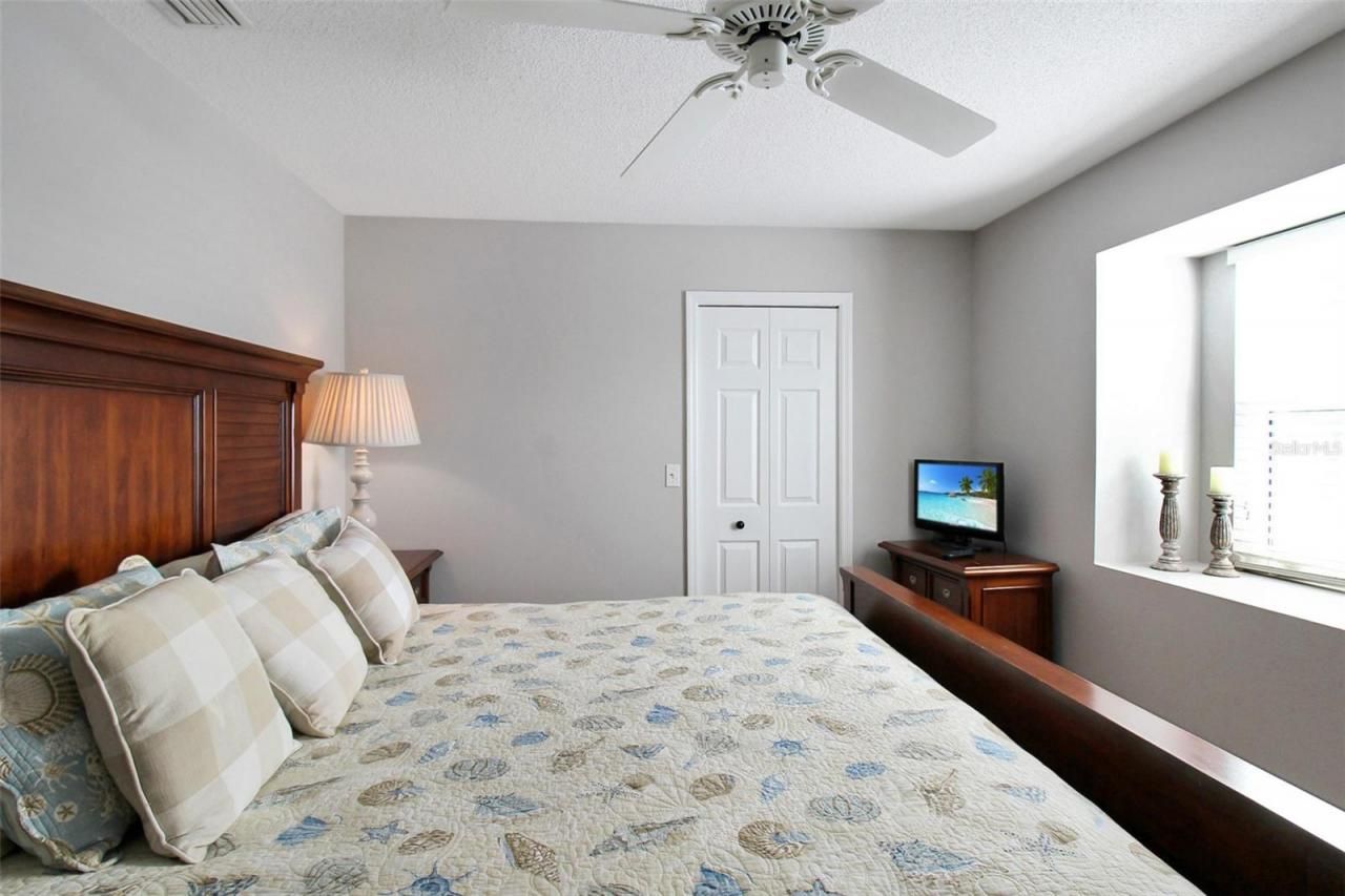 1389 Siesta Bayside Drive, Unit 1389-F, Sarasota, FL 34242 Photo