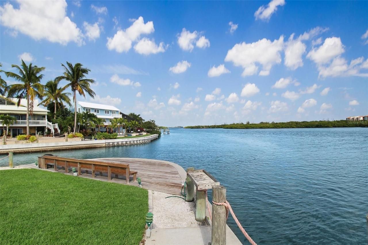 1389 Siesta Bayside Drive, Unit 1389-F, Sarasota, FL 34242 Photo