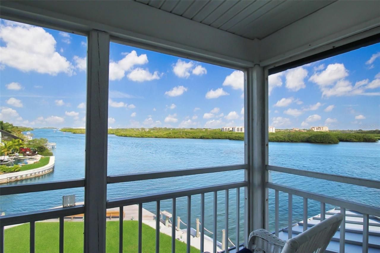 1389 Siesta Bayside Drive, Unit 1389-F, Sarasota, FL 34242 Photo