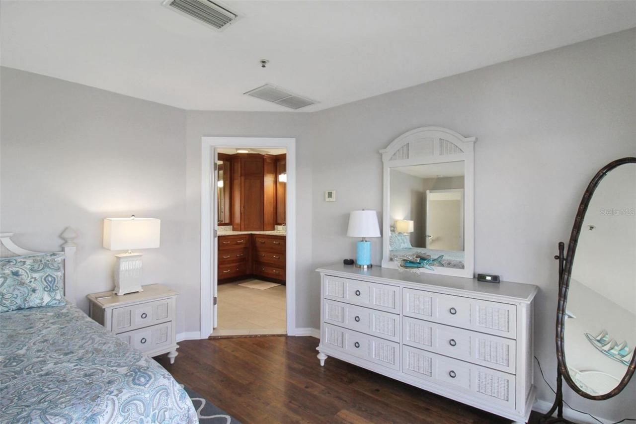 1389 Siesta Bayside Drive, Unit 1389-F, Sarasota, FL 34242 Photo