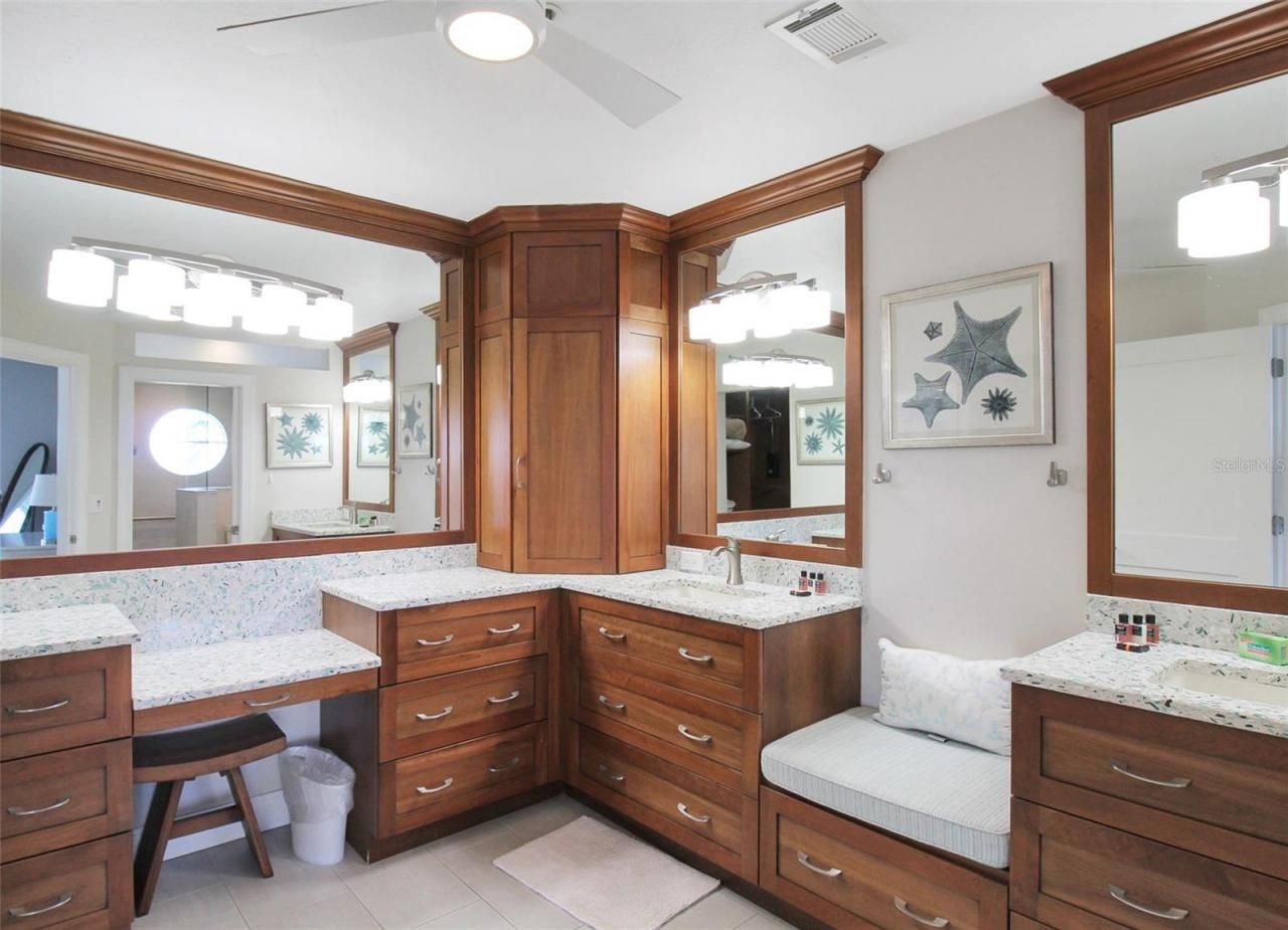 1389 Siesta Bayside Drive, Unit 1389-F, Sarasota, FL 34242 Photo