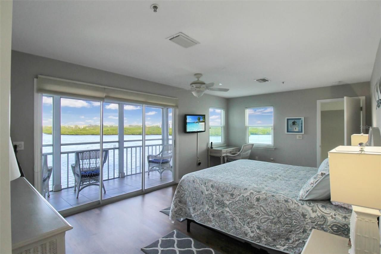 1389 Siesta Bayside Drive, Unit 1389-F, Sarasota, FL 34242 Photo