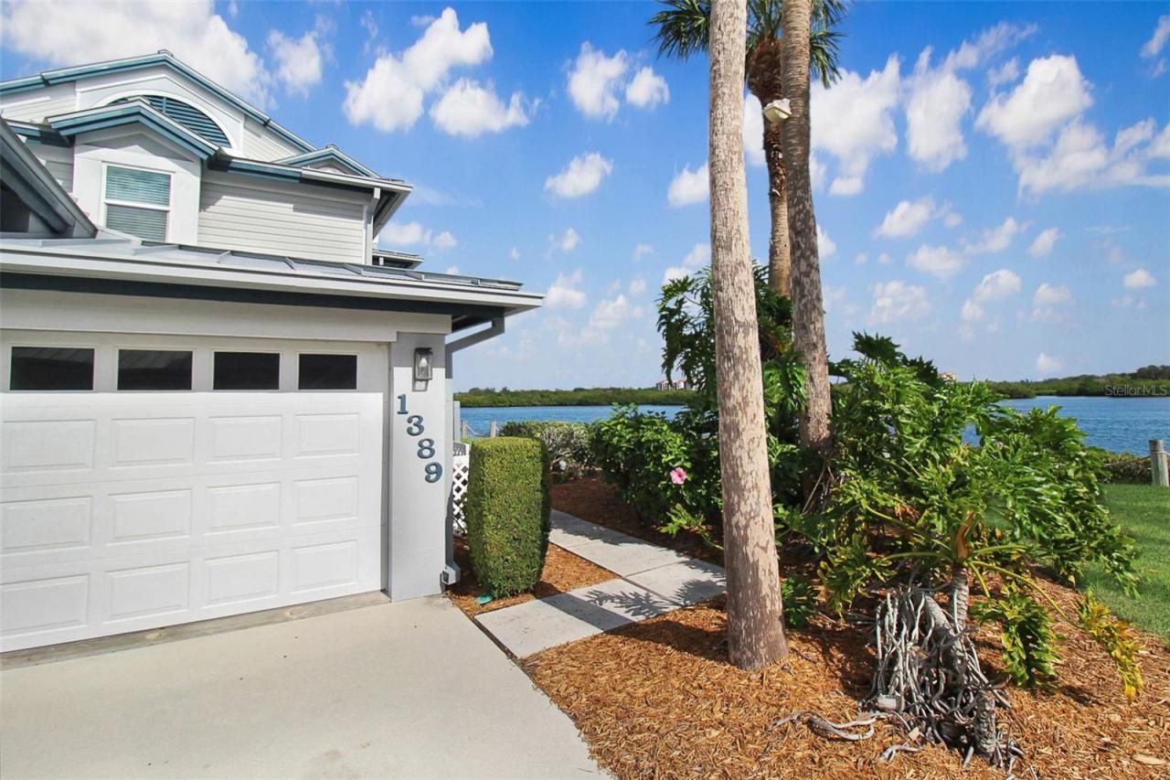 1389 Siesta Bayside Drive, Unit 1389-F, Sarasota, FL 34242 Photo