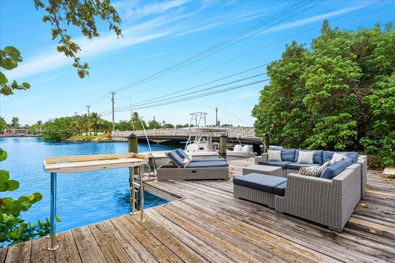 433 E Dilido Dr, Miami Beach, FL 33139 Photo