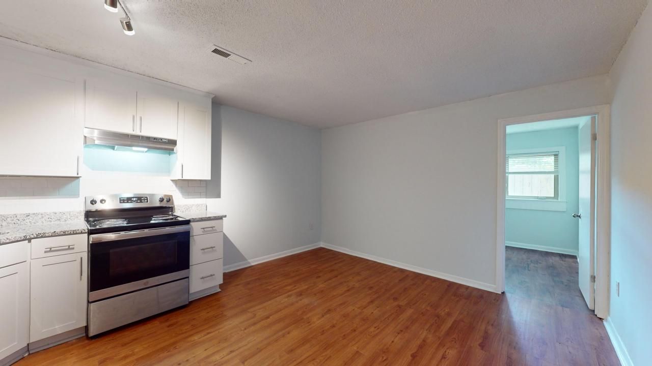 40 Bee Street Photo 2