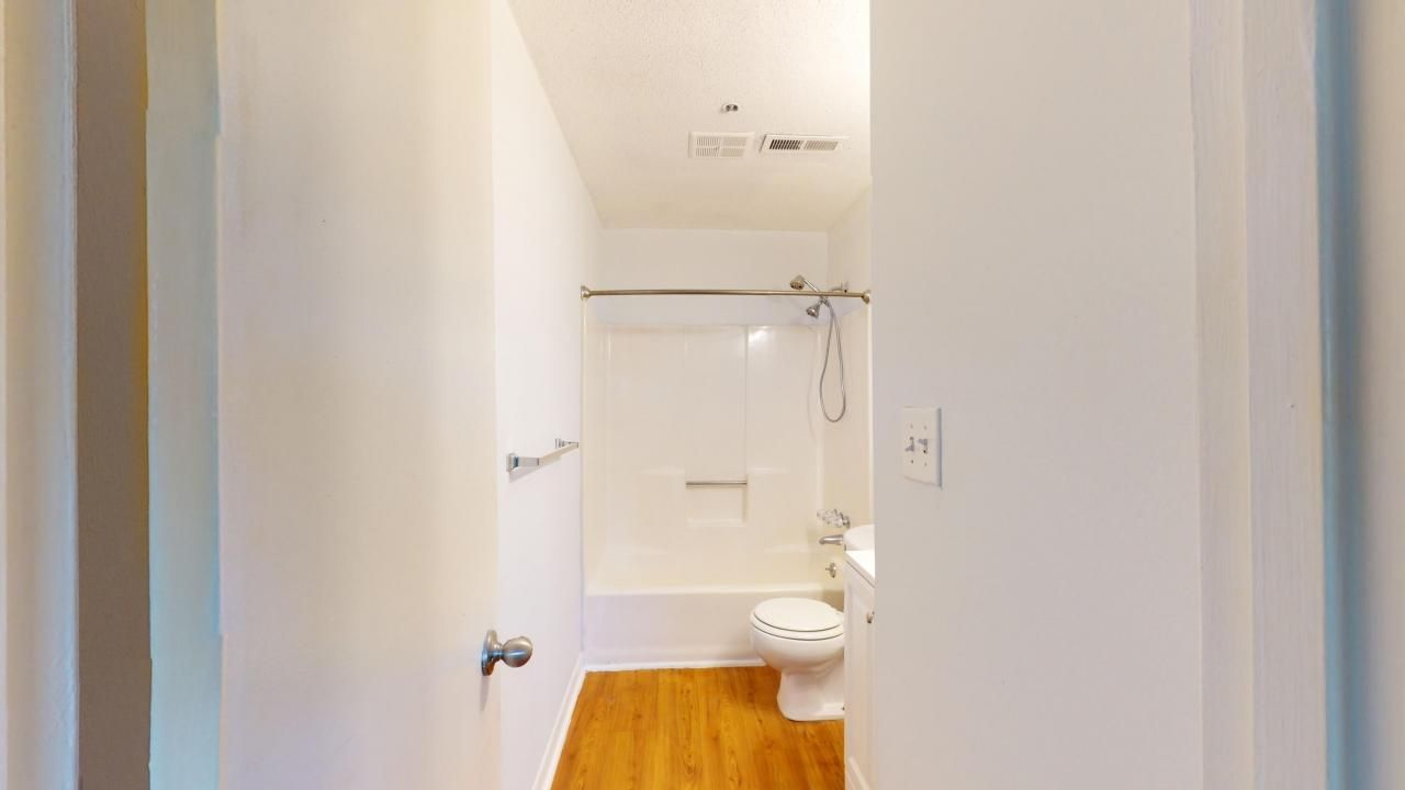 40 Bee Street Photo 5