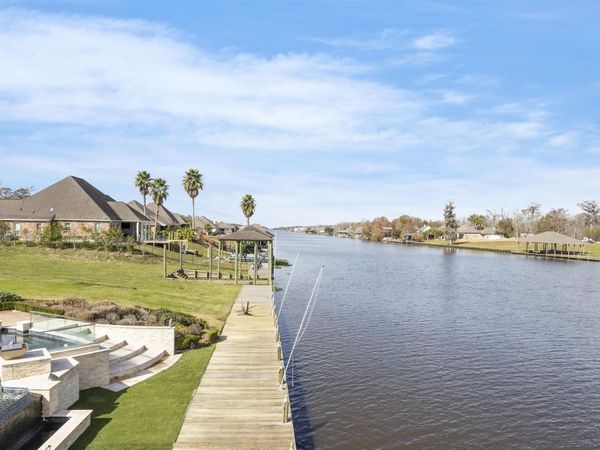 11288 River Highlands, St Amant, LA 70774