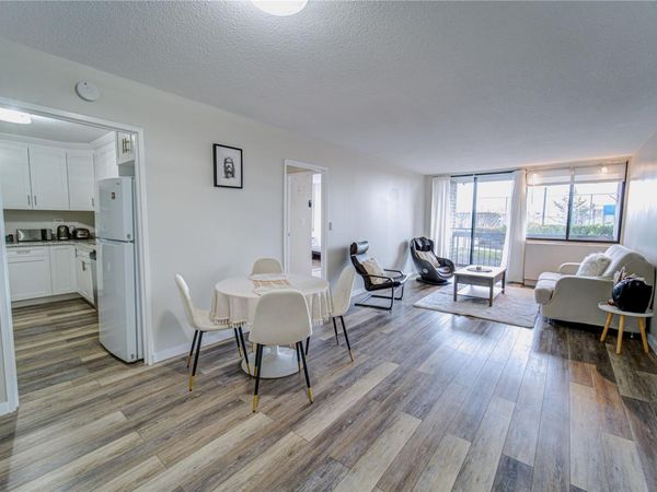 2 Bay Club Drive, Unit 1Z2, Bayside, NY 11360