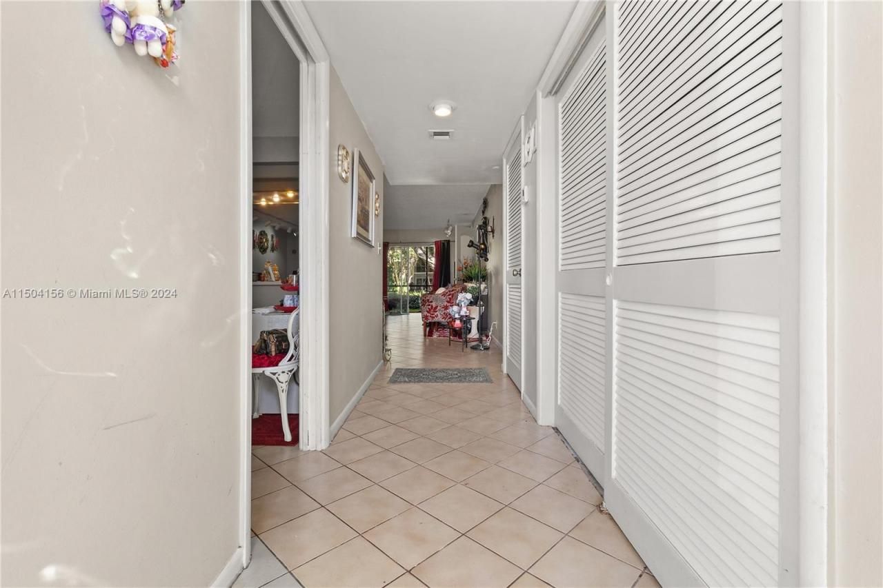 281 S Hollybrook Dr, Unit 103, Pembroke Pines, FL 33025 Photo