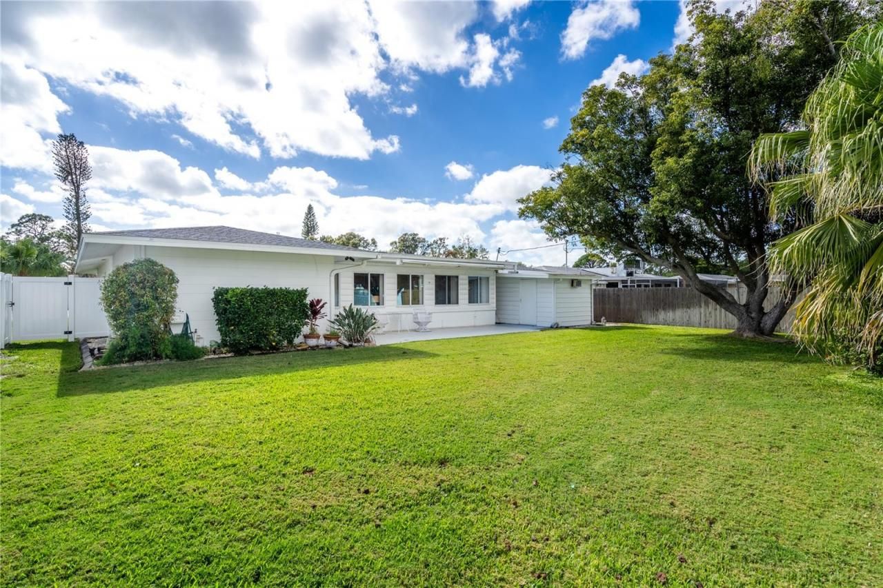 2449 Breakwater Circle, Sarasota, FL 34231 Photo