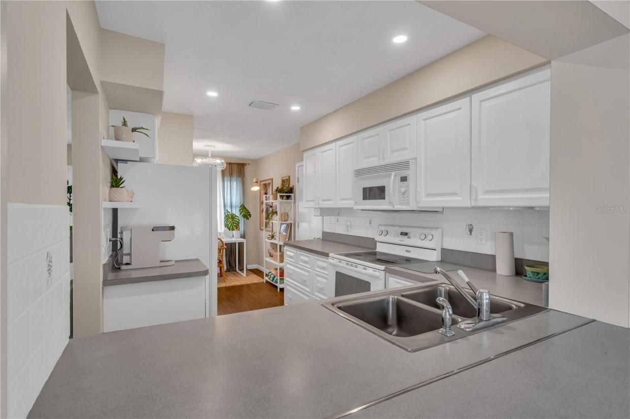 2449 Breakwater Circle, Sarasota, FL 34231 Photo