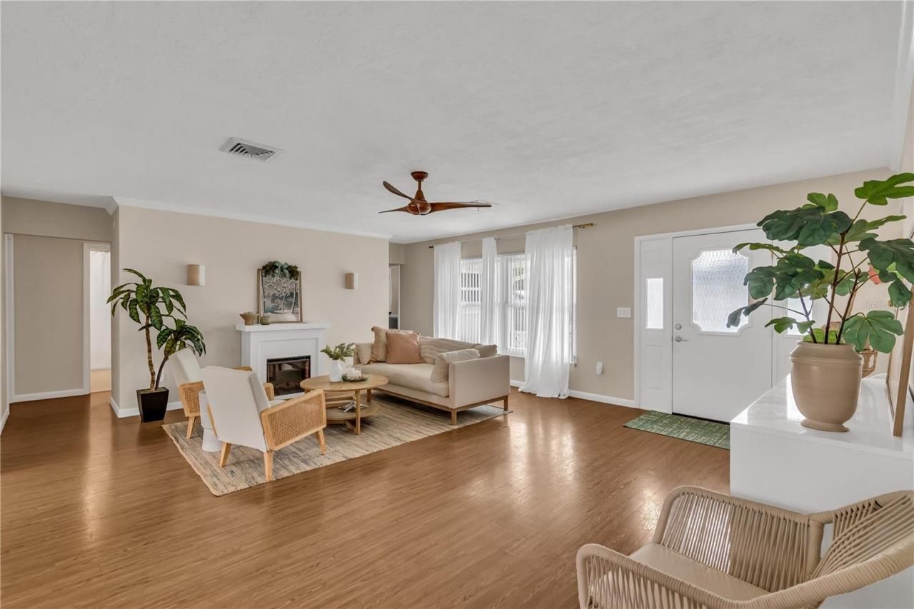 2449 Breakwater Circle, Sarasota, FL 34231 Photo
