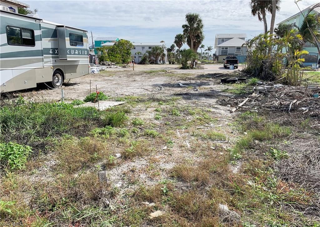 127 Washington Ave, Fort Myers Beach, FL 33931 Photo