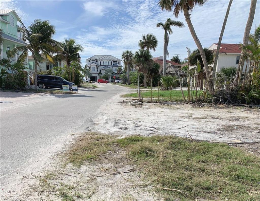 127 Washington Ave, Fort Myers Beach, FL 33931 Photo