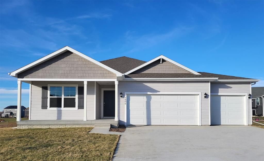 7806 Crossroads Drive Sw, Cedar Rapids, IA 52404 Main Photo