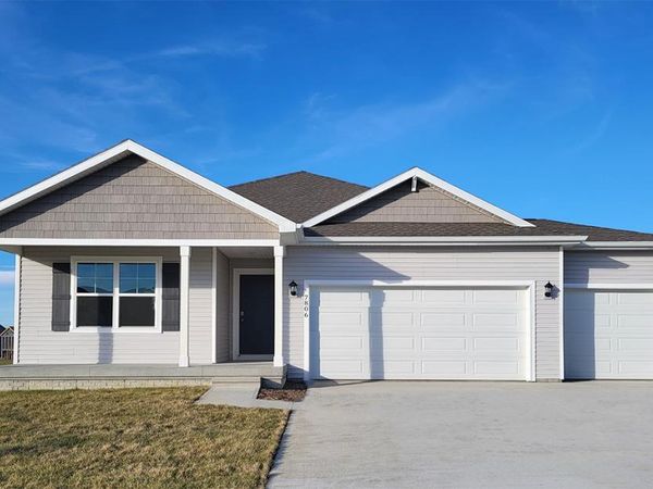 7806 Crossroads Drive SW, Cedar Rapids, IA 52404