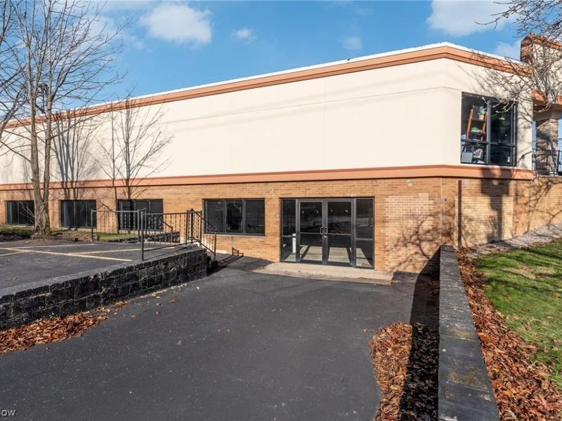 26000 Chardon Road, Richmond Heights, OH 44143 Photo 9