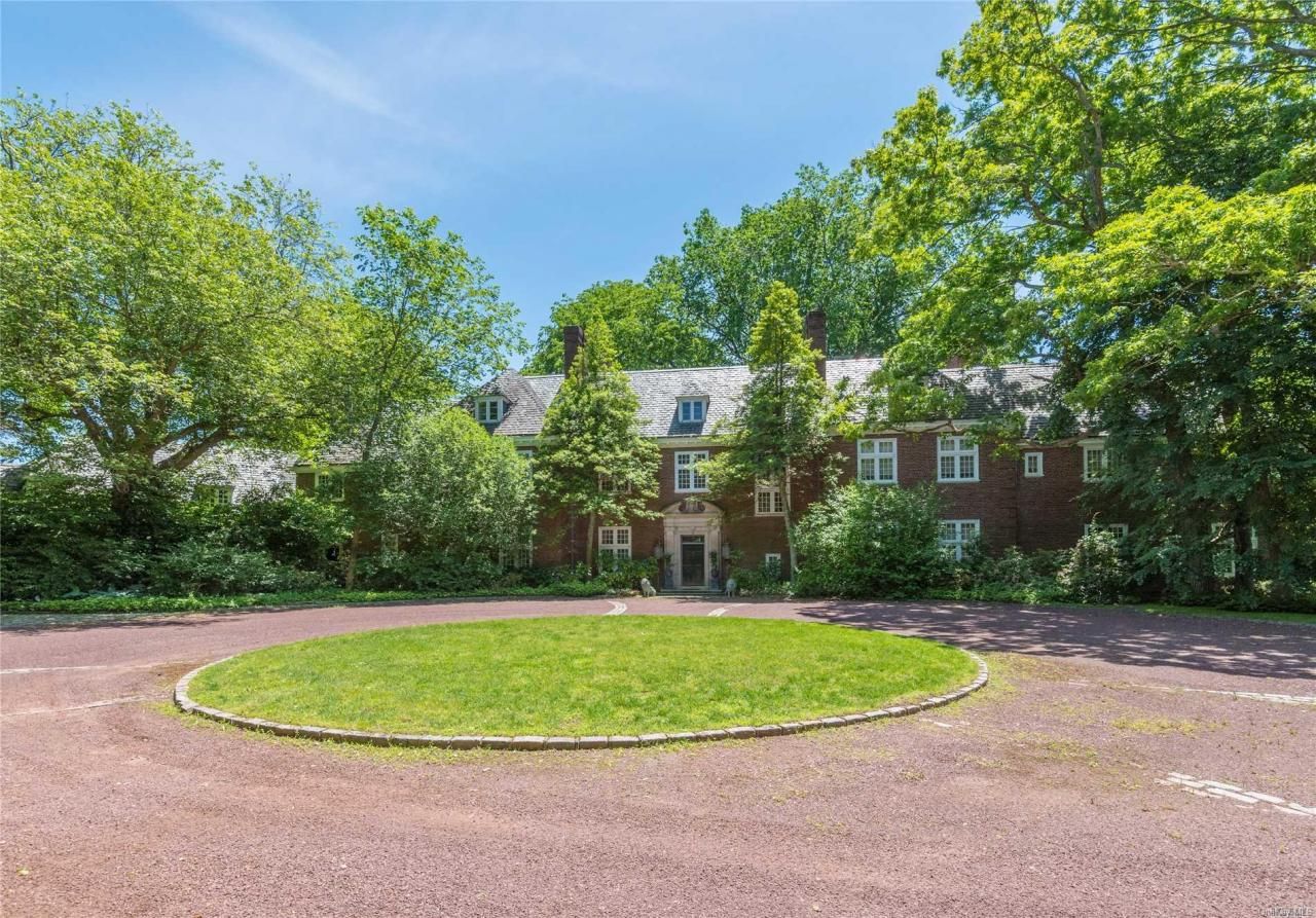 11 Evans Drive, Brookville, NY 11545 Main Photo