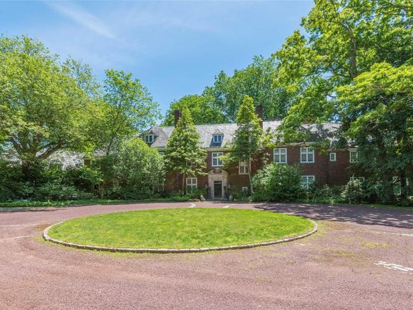 11 Evans Drive, Brookville, NY 11545