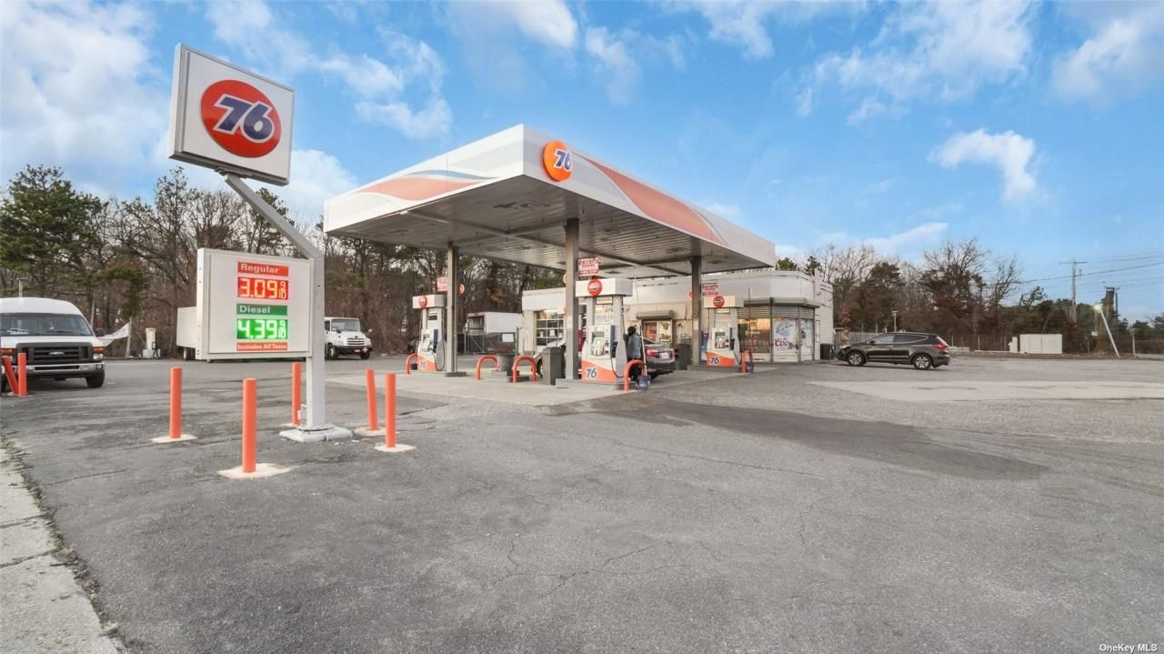 3821 Veterans Mem Hwy, Ronkonkoma, NY 11779 Main Photo