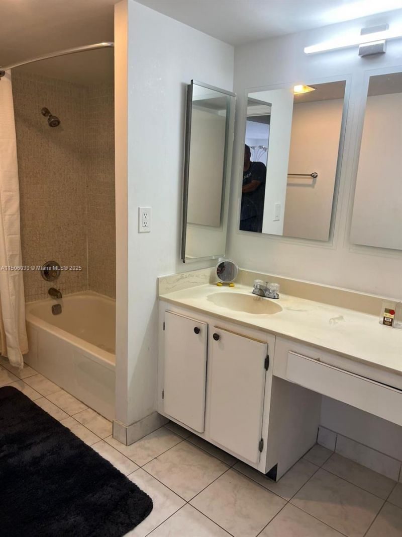 290 174th St, Unit 702, Sunny Isles Beach, FL 33160 Photo