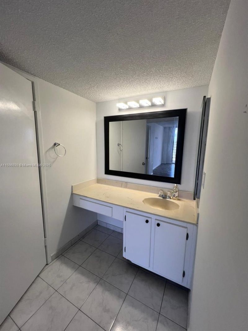 290 174th St, Unit 702, Sunny Isles Beach, FL 33160 Photo